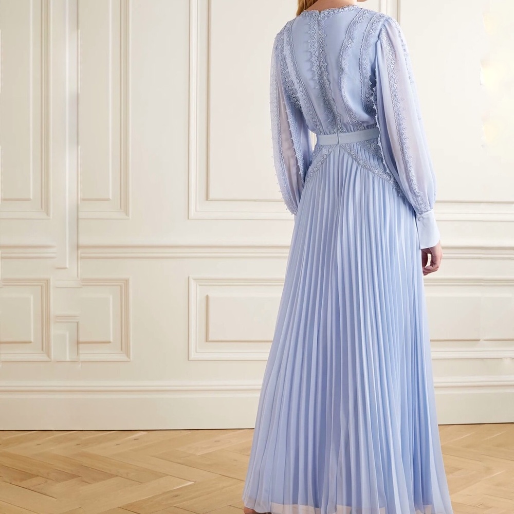 Sky blue plissé chiffon gown - Picture 3 of 6
